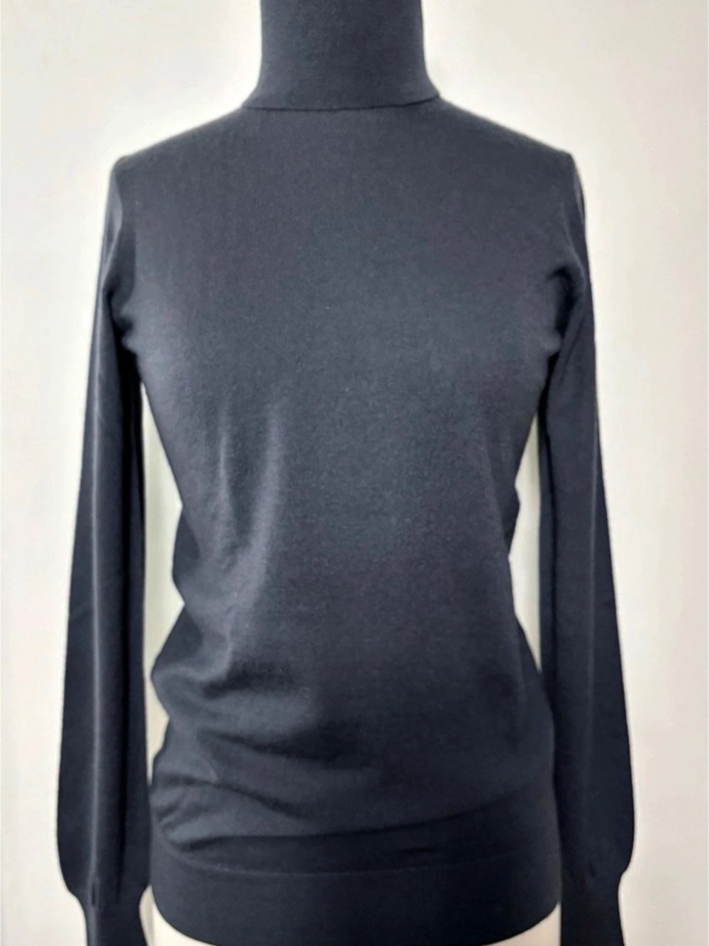 Loro Piana Dark Grey 100% Cashmere
Turtleneck Sweater IT 42 US S/M